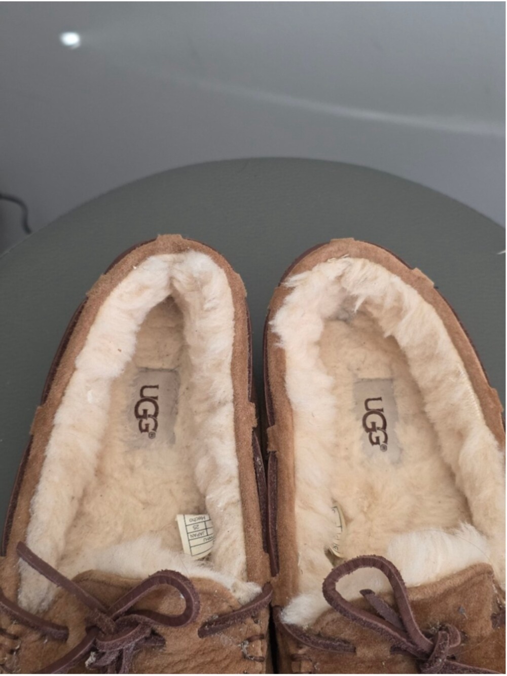 UGG Dakota Moccasin Slippers Womens Size 8 Chestnut Brown Sheepskin Lined Suede - Picture 8 of 10